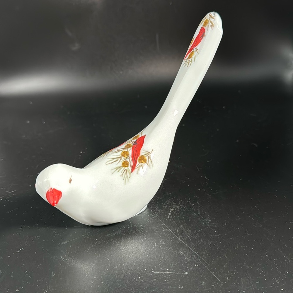 Vintage Fenton White Bird with Hand painted Cardinals - Picture 1 of 4